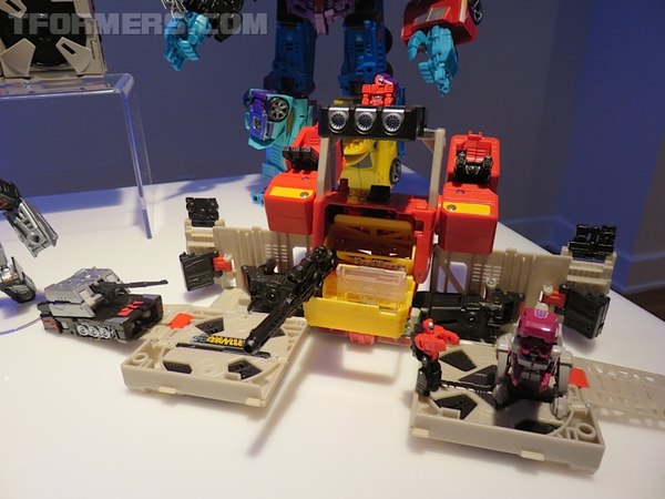 NYCC 2015   Transformers Combiner Wars Galvatron, Skullcruncher, Blaster, More  (73 of 80)